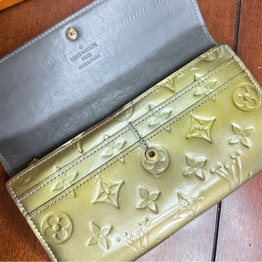 AUTHENTIC Louis Vuitton wallet. Green. - Picture 3 of 16